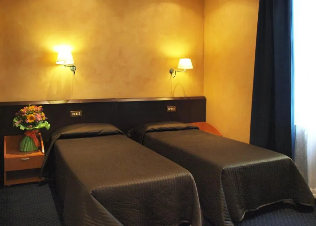 Petit Hotel Piacenza 3*,