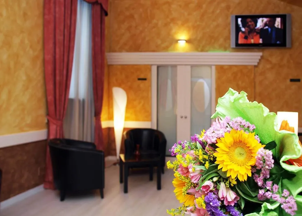 Petit Hotel Piacenza Italy