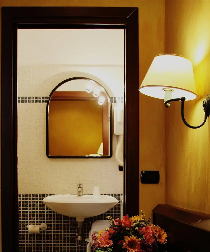 Petit Hotel Piacenza 3*,