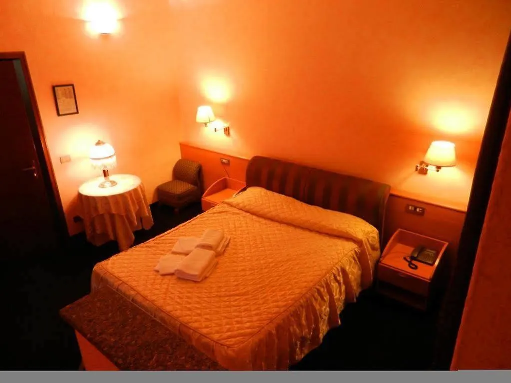 ***  Petit Hotel Piacenza Italy