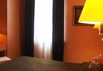 Petit Hotel Piacenza 3*,